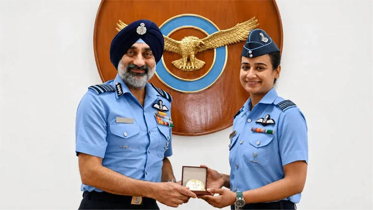 Squadron Leader Saanya IAF First Woman CAT A Flying Instructor